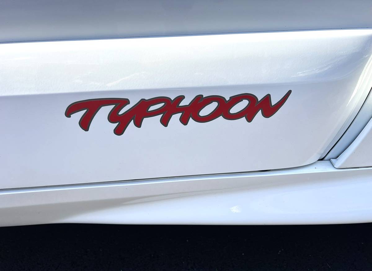 Gmc-typhoon-1993-white-19