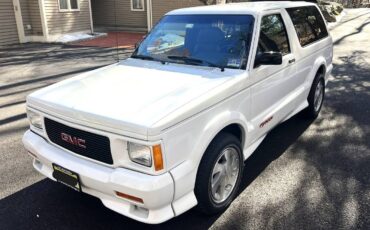 Gmc-typhoon-1993-white-2