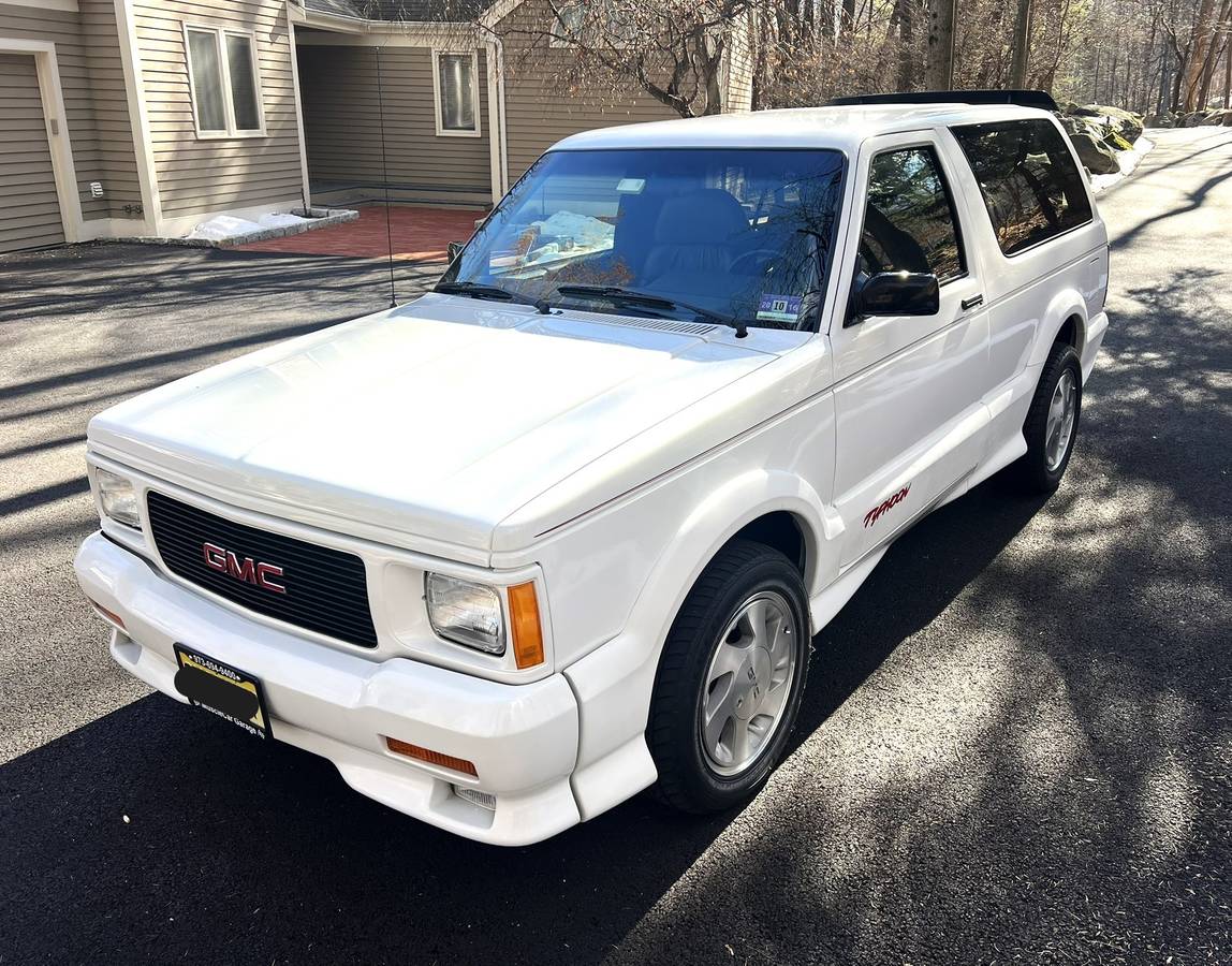 Gmc-typhoon-1993-white-2