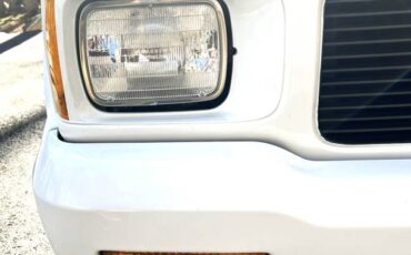 Gmc-typhoon-1993-white-3