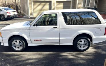 Gmc-typhoon-1993-white