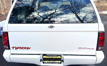 Gmc-typhoon-1993-white-4