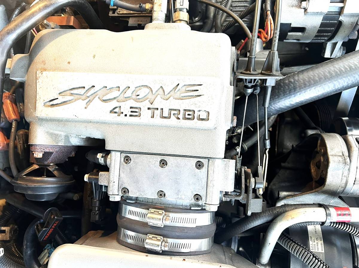 Gmc-typhoon-1993-white-6