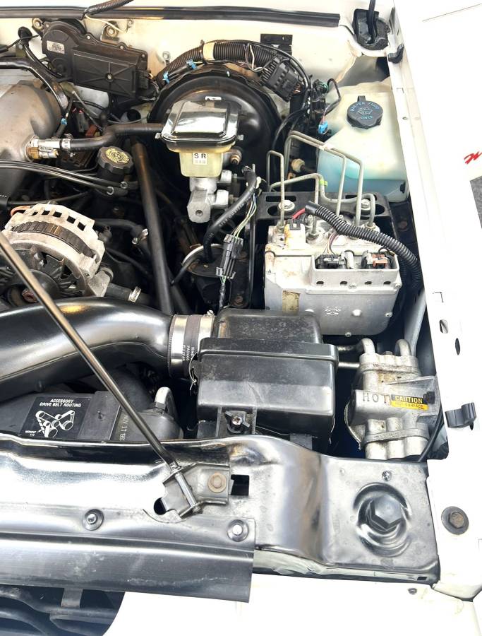 Gmc-typhoon-1993-white-8