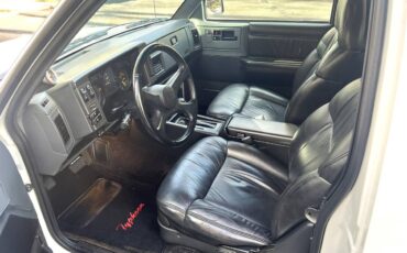Gmc-typhoon-1993-white-9