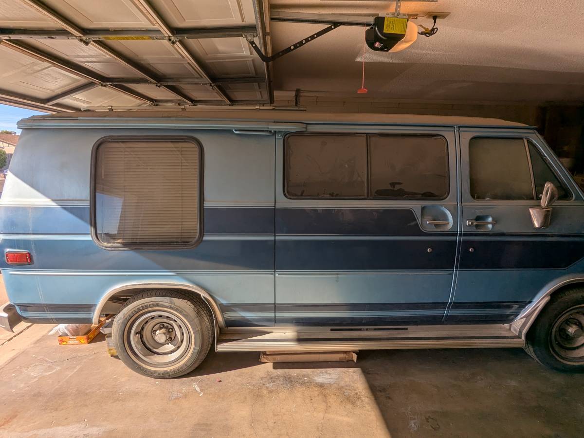 Gmc-vandura-1984-blue-21