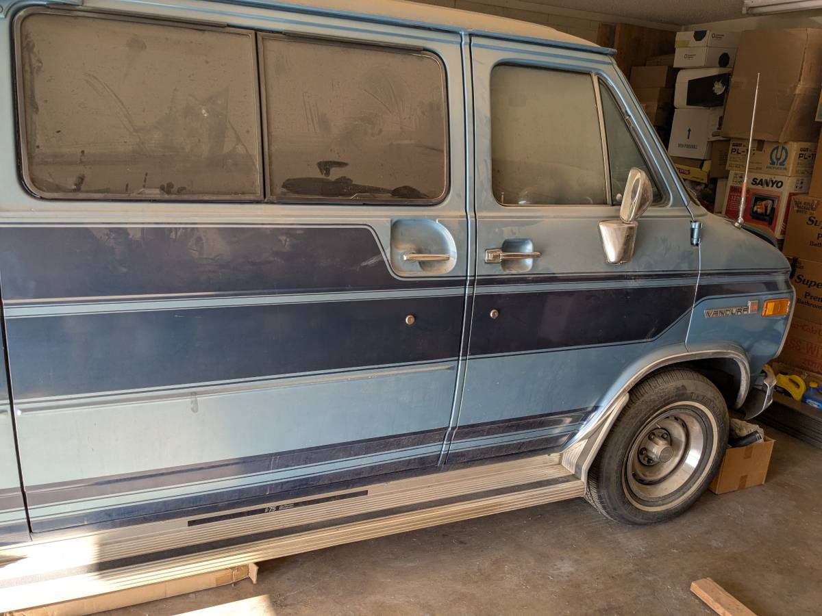 Gmc-vandura-1984-blue-22