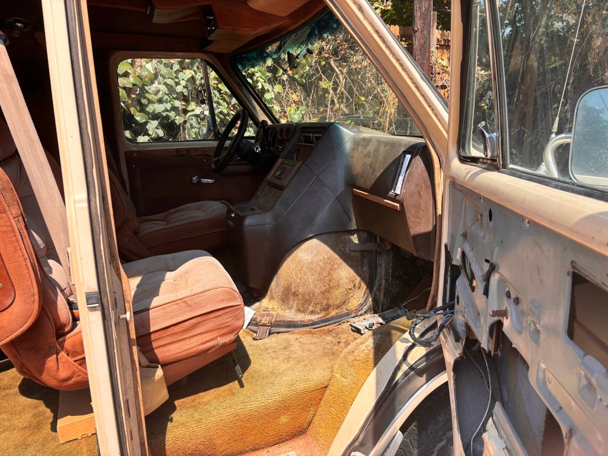 Gmc-vandura-1984-yellow-1
