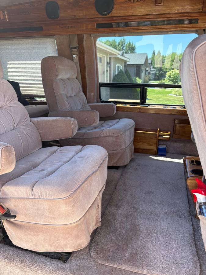 Gmc-vandura-1993-white-3
