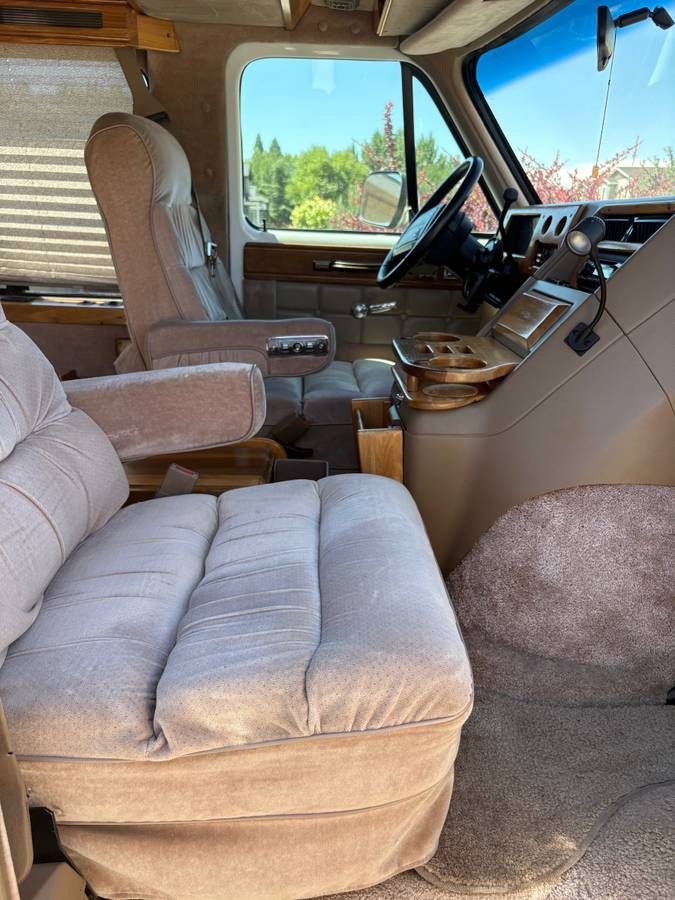 Gmc-vandura-1993-white-4