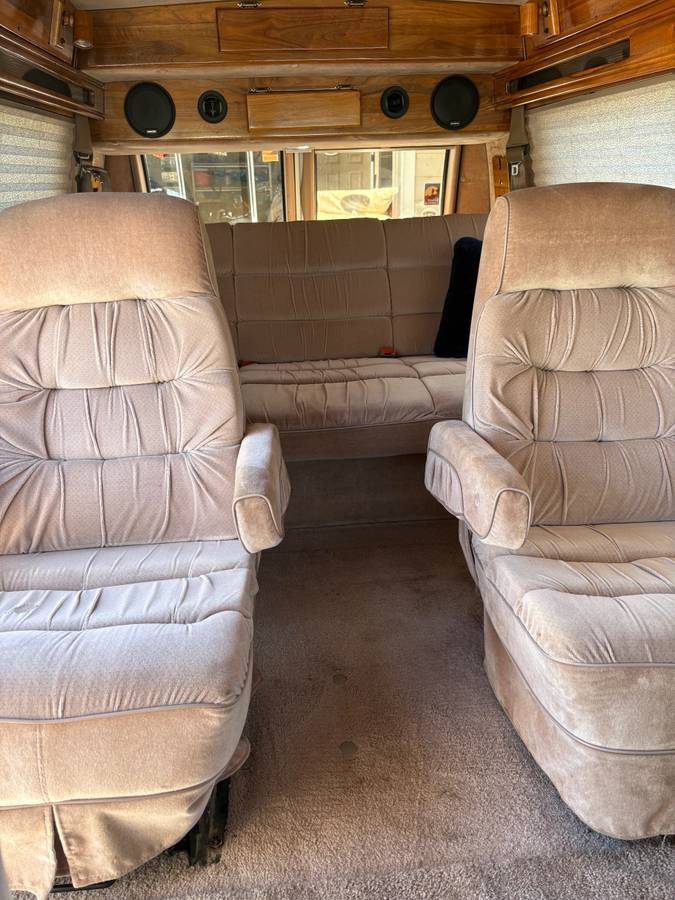 Gmc-vandura-1993-white-5