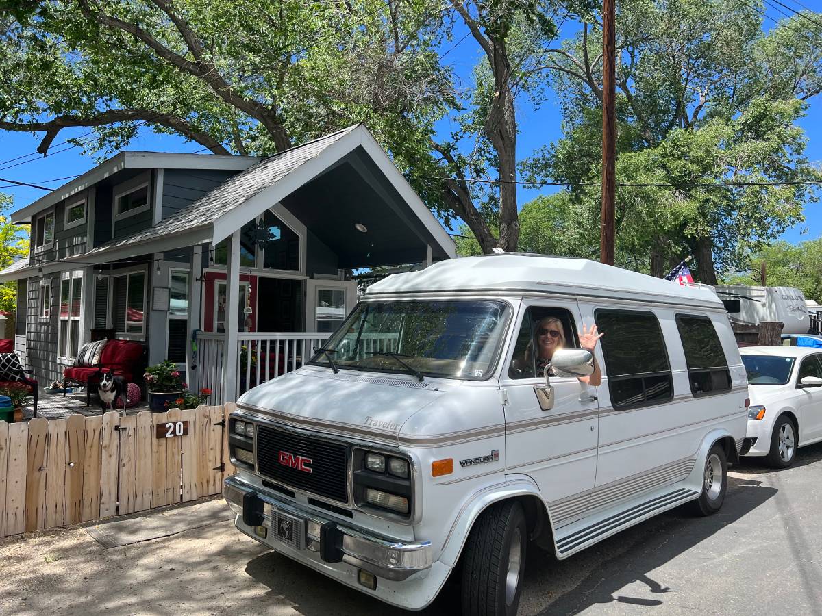 Gmc-vandura-1993-white-6