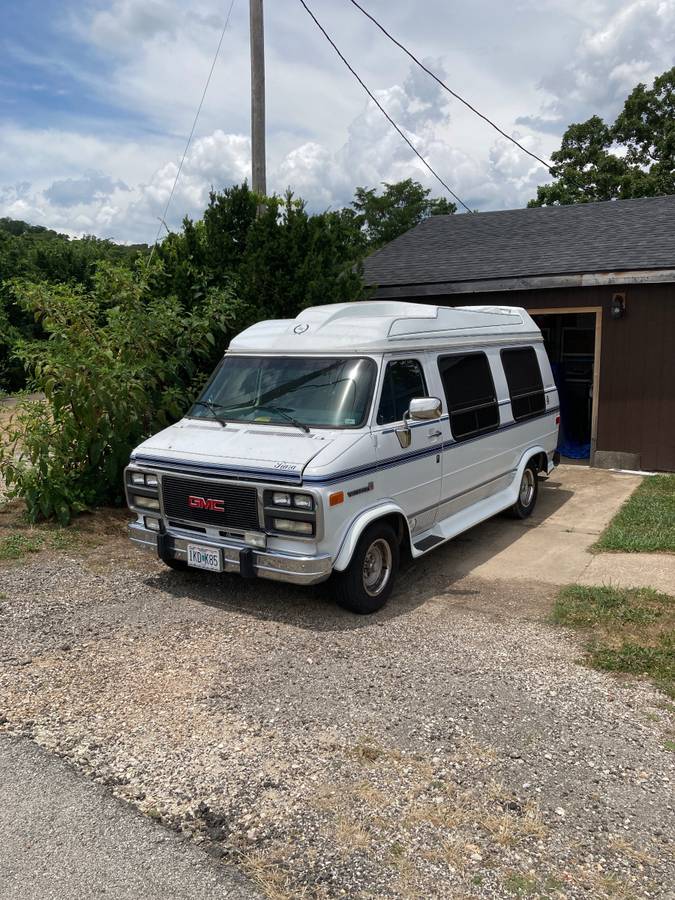 Gmc-vandura-34-ton-1995-white-1