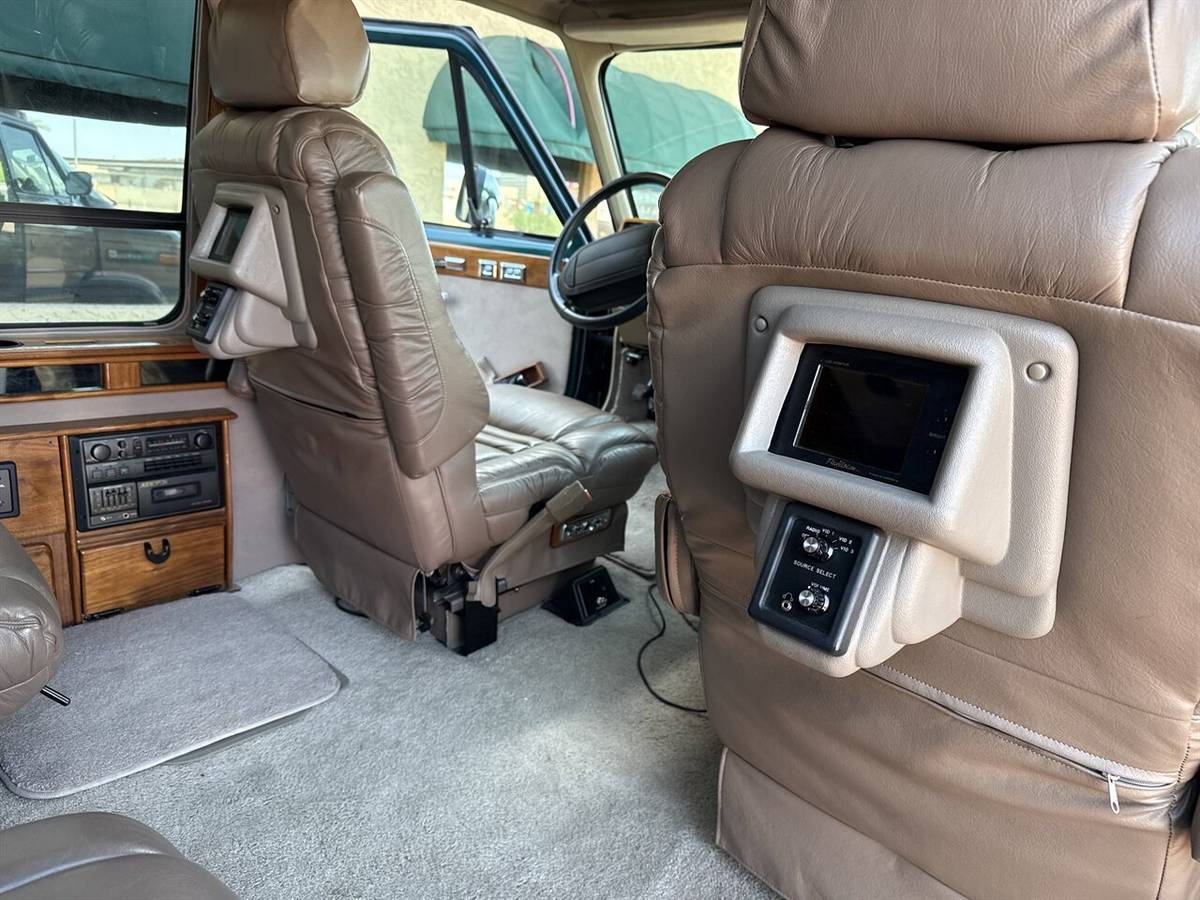 Gmc-vandura-sherrod-conversion-van-slx-series-1995-green-17