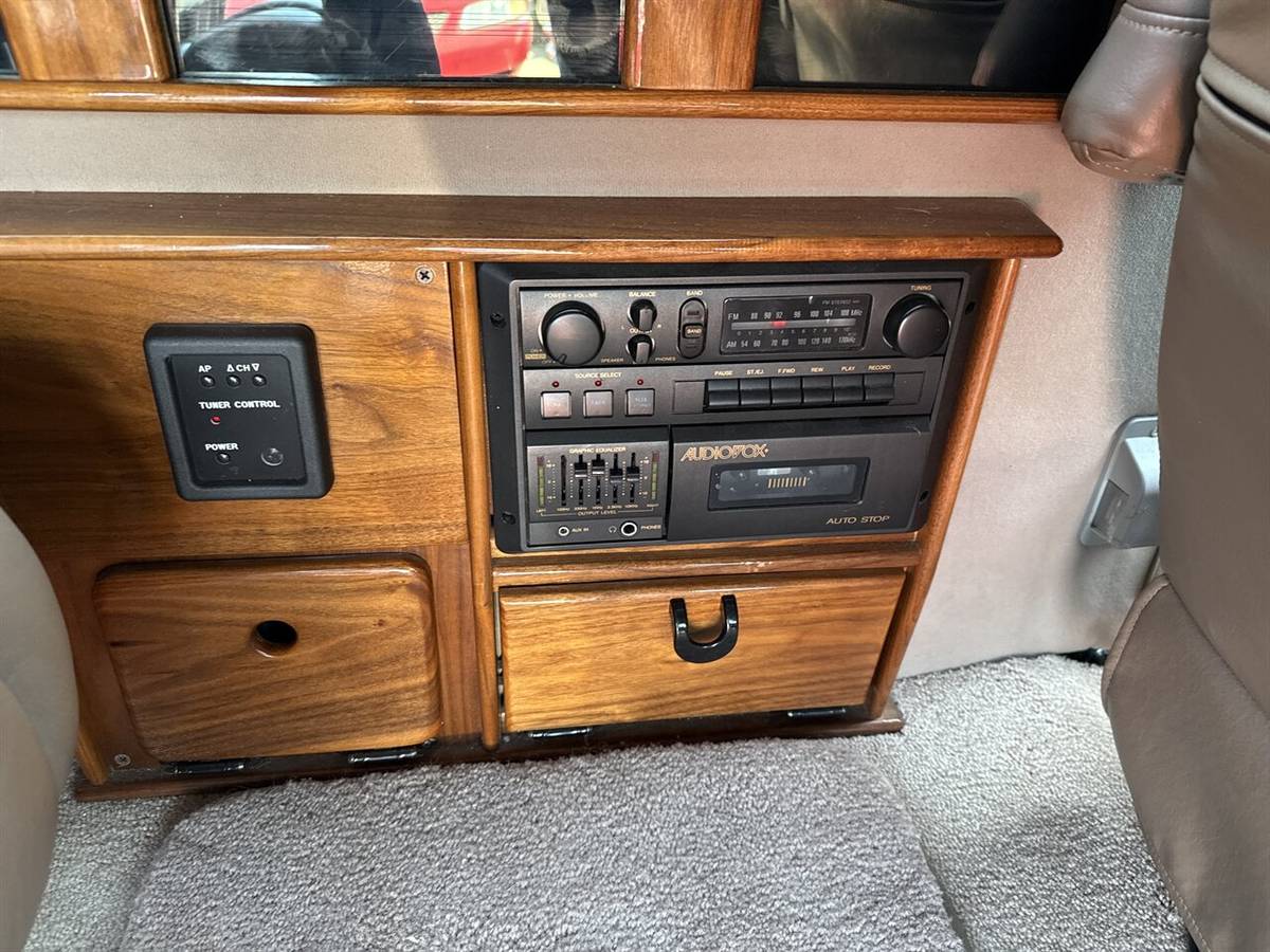 Gmc-vandura-sherrod-conversion-van-slx-series-1995-green-18