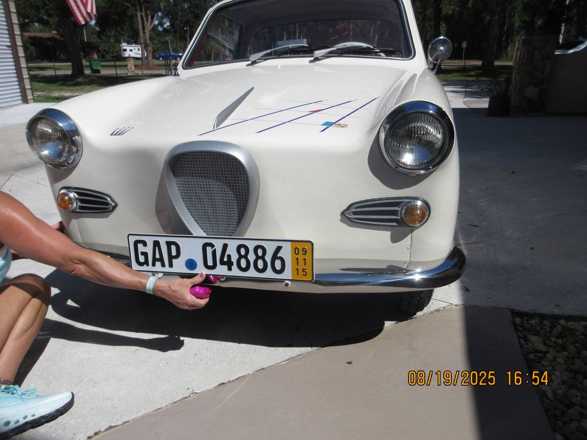 Goggomobole-ts250-coupe-1967-white-10