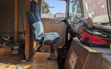 Gruman-p10-step-van-diesel-1980-white-4