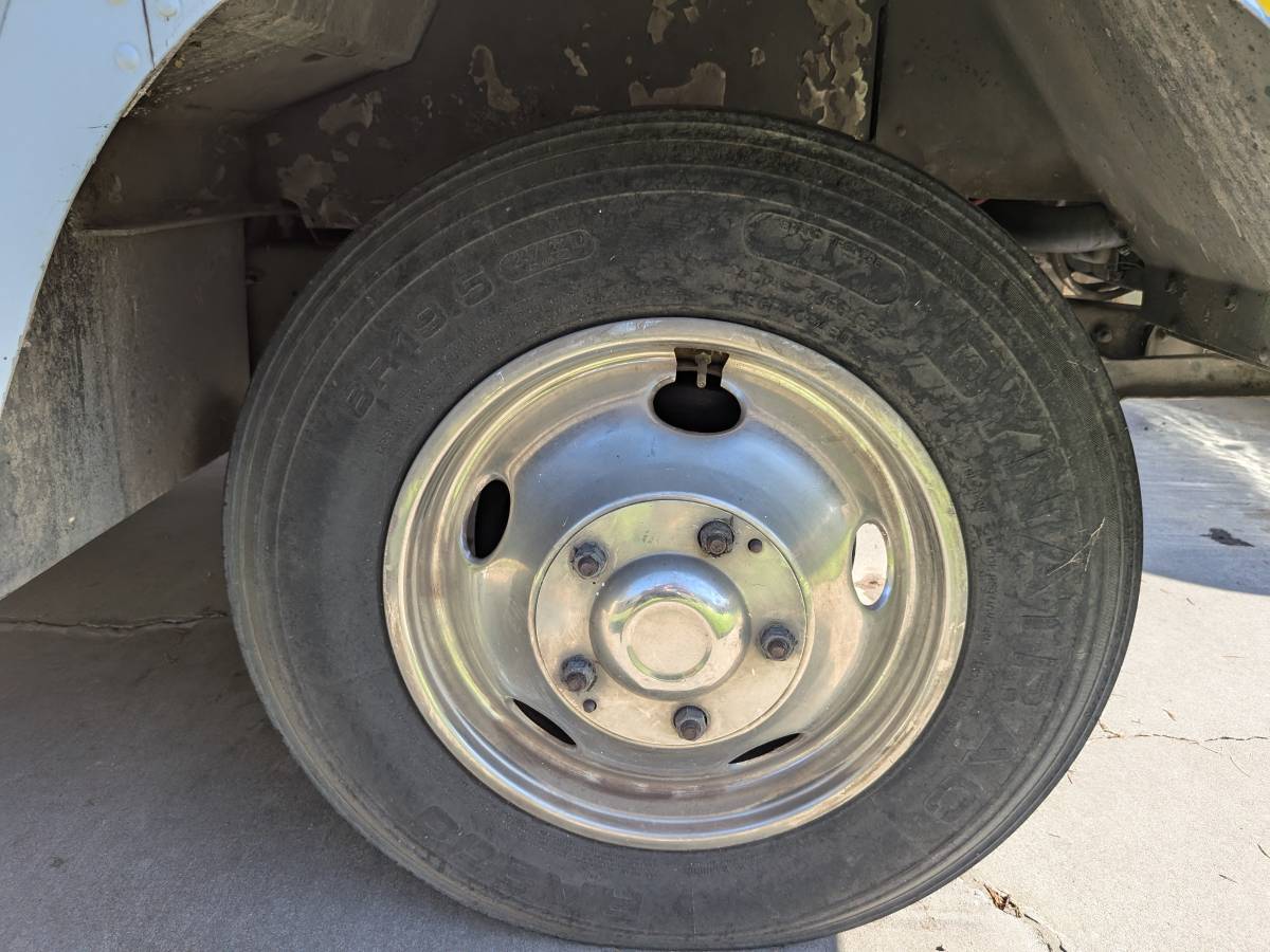 Gruman-p10-step-van-diesel-1980-white-5