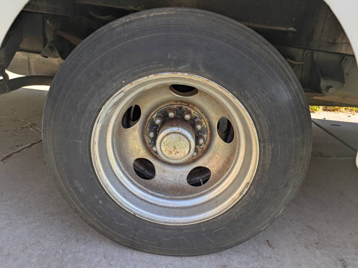 Gruman-p10-step-van-diesel-1980-white-6