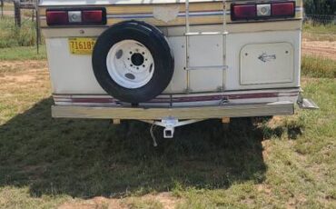 Holiday-ford-class-c-rv-1979-white-1