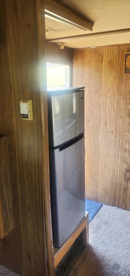 Holiday-ford-class-c-rv-1979-white-10