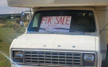 Holiday-ford-class-c-rv-1979-white