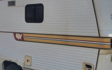 Holiday-ford-class-c-rv-1979-white-4