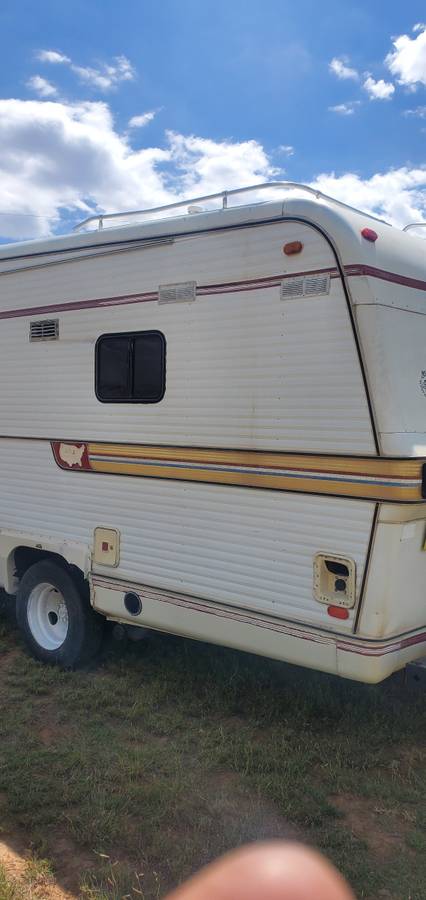 Holiday-ford-class-c-rv-1979-white-4