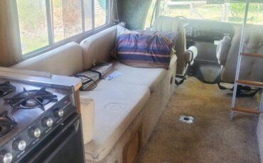 Holiday-ford-class-c-rv-1979-white-6