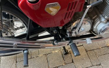 Honda-CB-1969-10