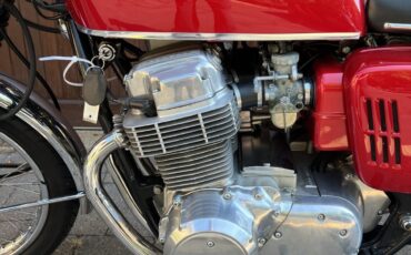 Honda-CB-1969-4