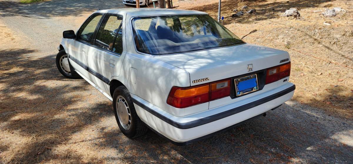 Honda-accord-1988-white-8
