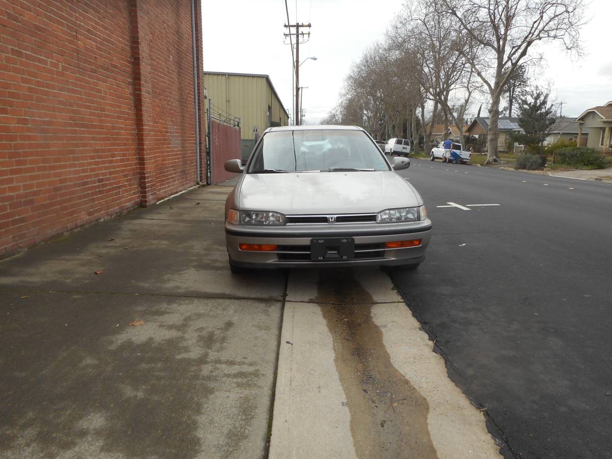 Honda-accord-1993-brown