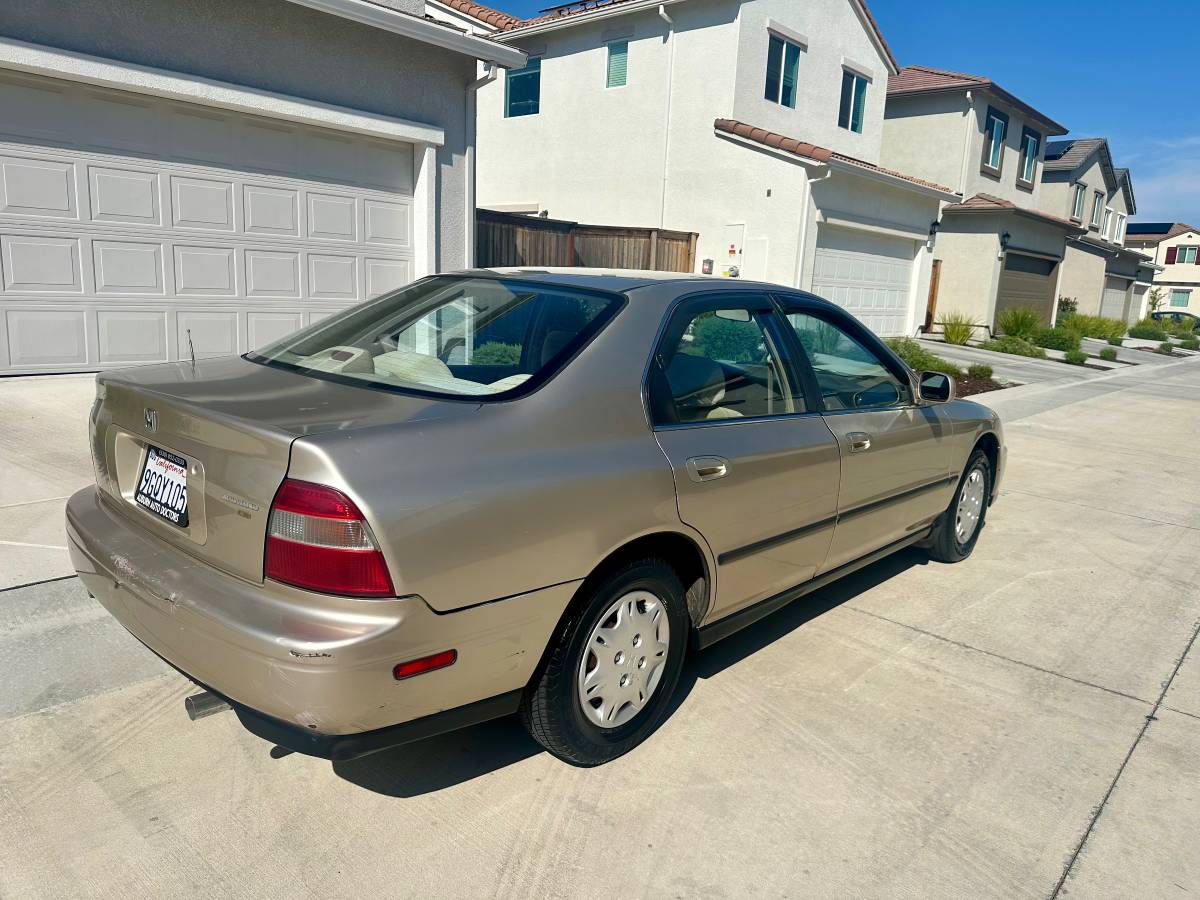Honda-accord-sedan-lx-1995-1