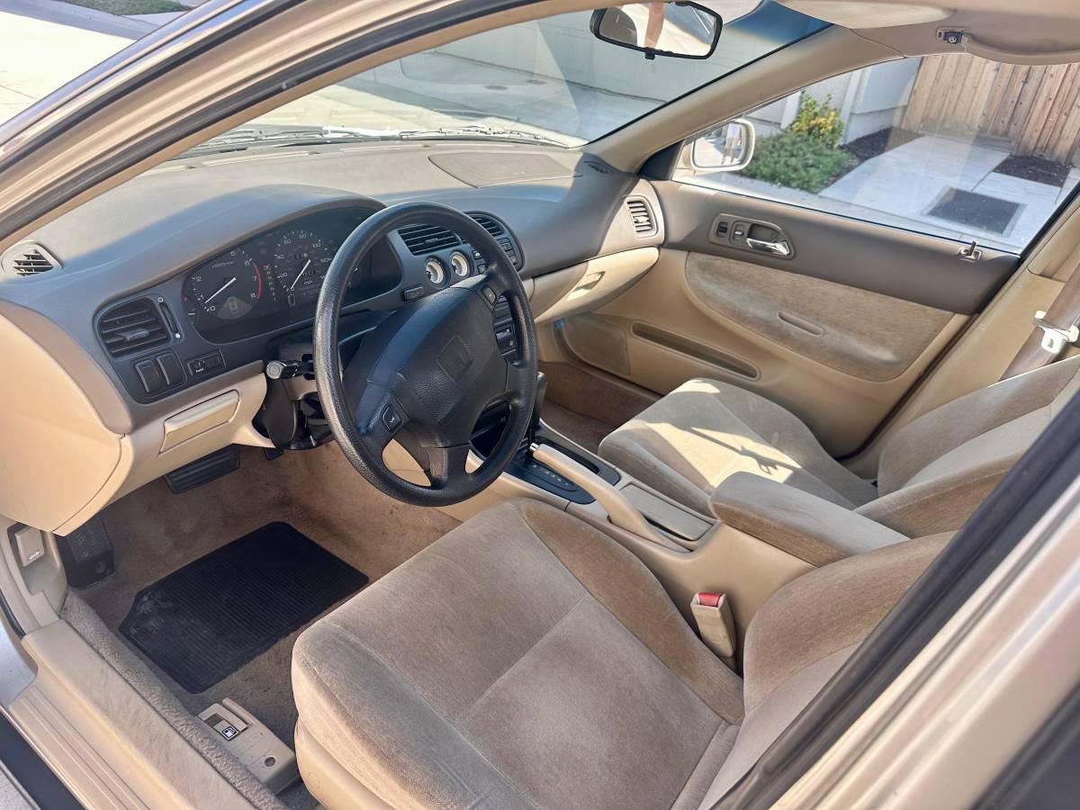 Honda-accord-sedan-lx-1995-2