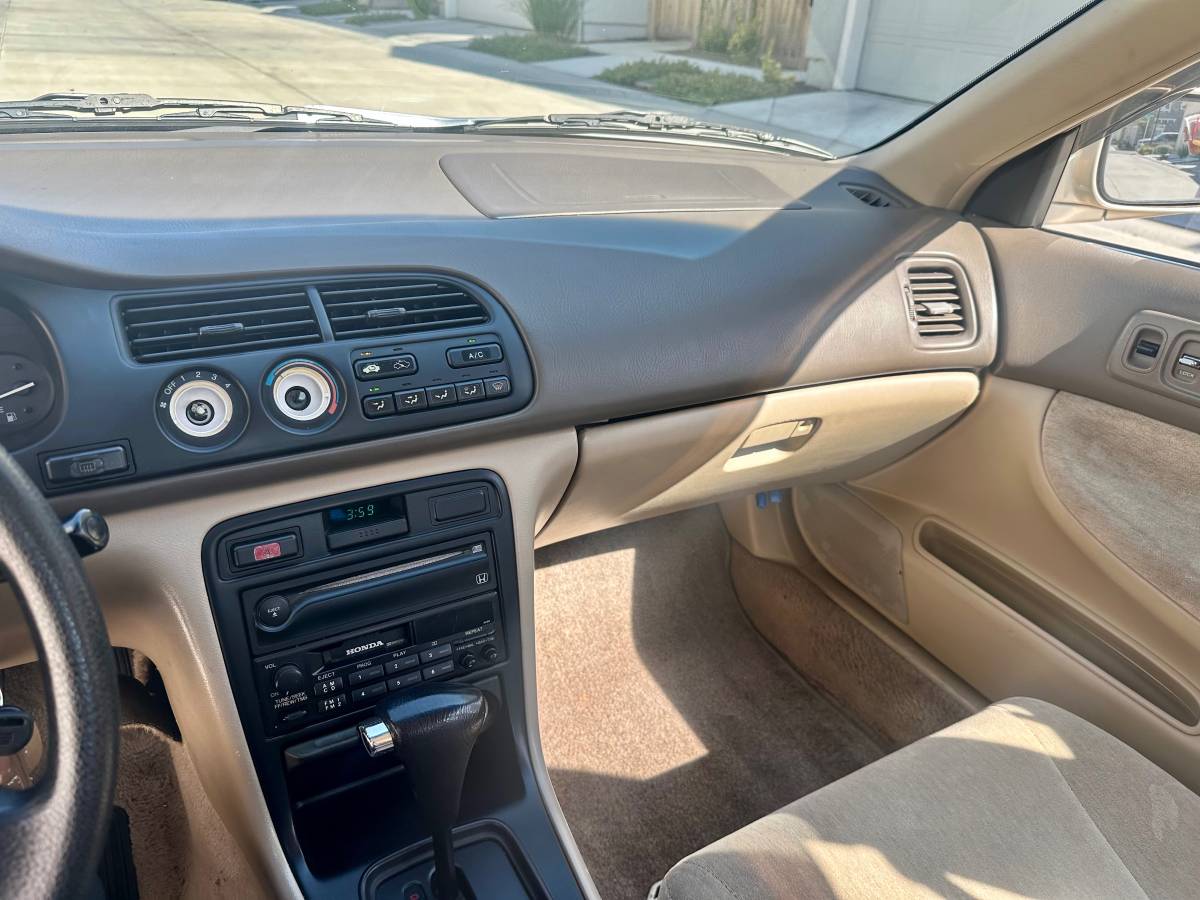 Honda-accord-sedan-lx-1995-4