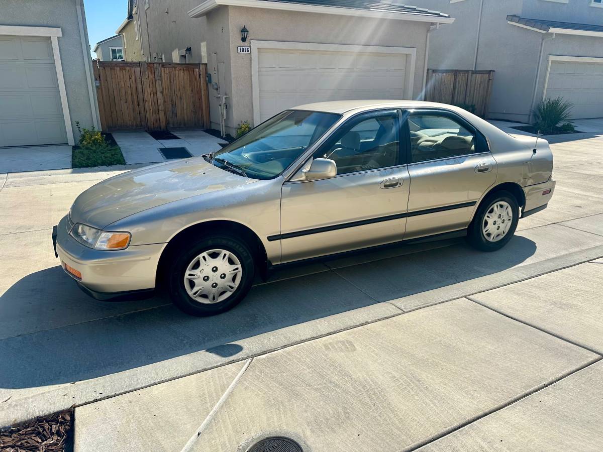 Honda-accord-sedan-lx-1995