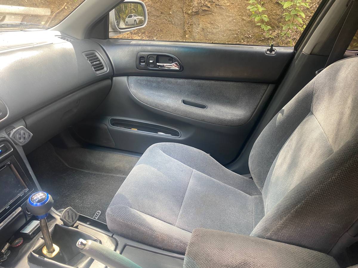 Honda-accord-wagon-1994-white-10