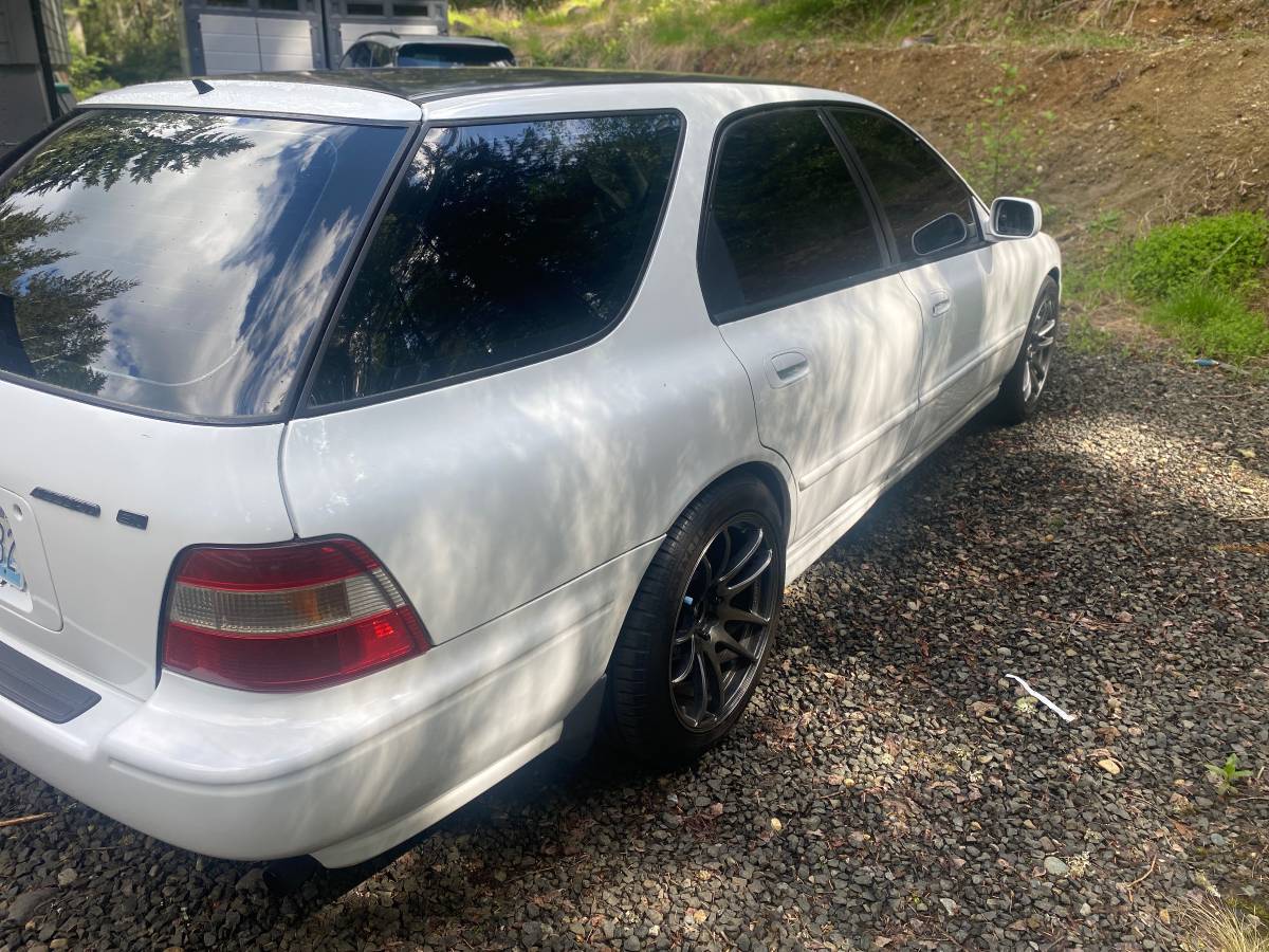 Honda-accord-wagon-1994-white-2