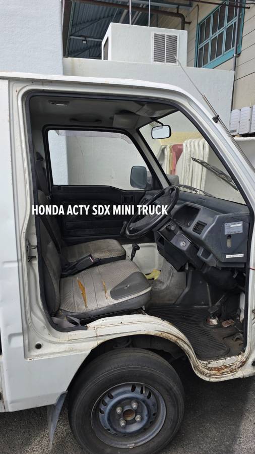 Honda-acty-sdx-mini-truck-1993-white