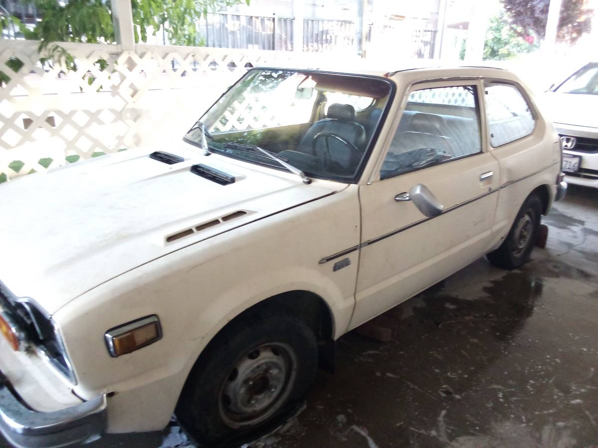 Honda-civic-hatchback-1976-yellow-1