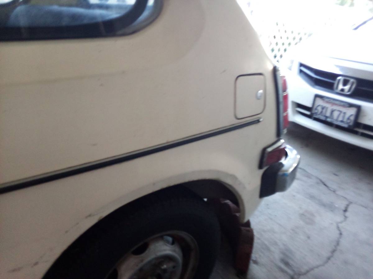 Honda-civic-hatchback-1976-yellow-17