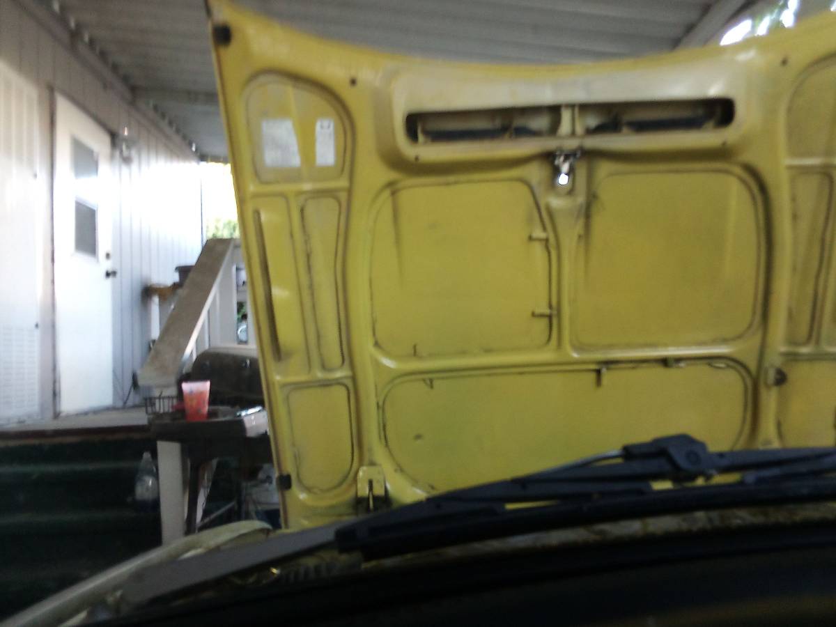 Honda-civic-hatchback-1976-yellow-18
