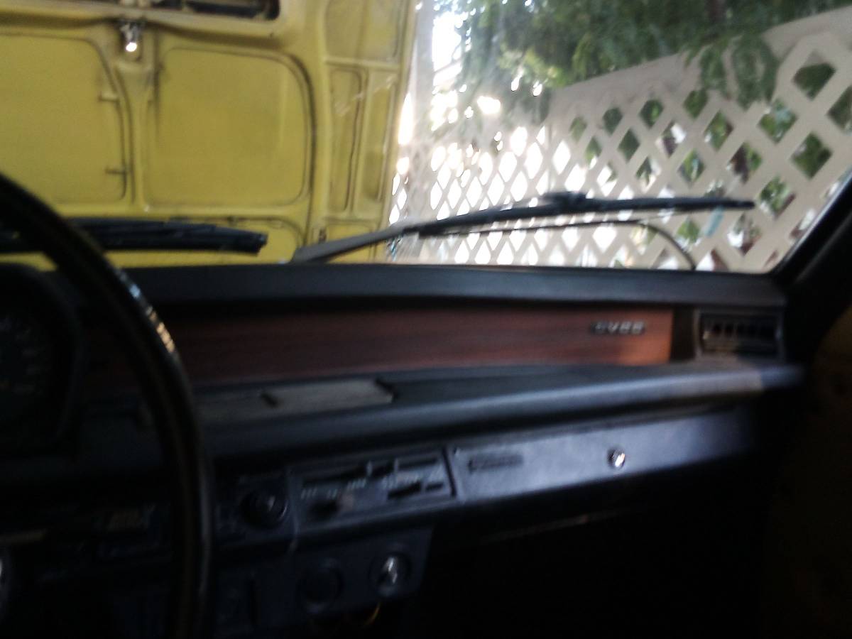 Honda-civic-hatchback-1976-yellow-19