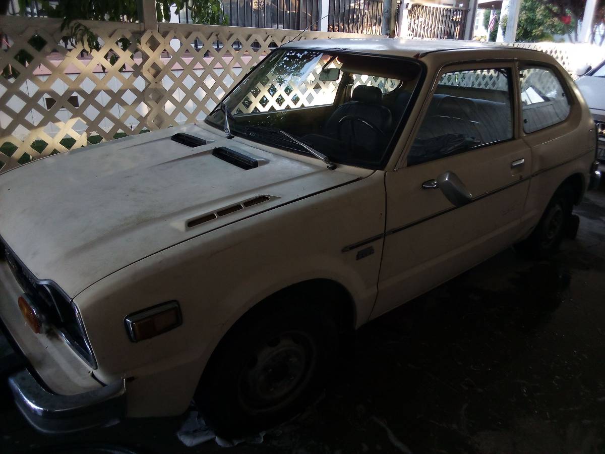Honda-civic-hatchback-1976-yellow-20