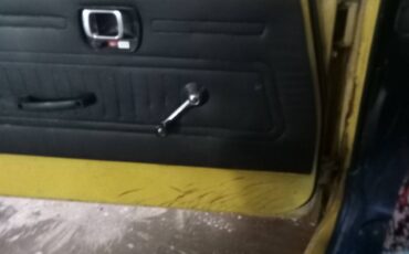 Honda-civic-hatchback-1976-yellow