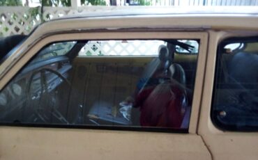 Honda-civic-hatchback-1976-yellow-6