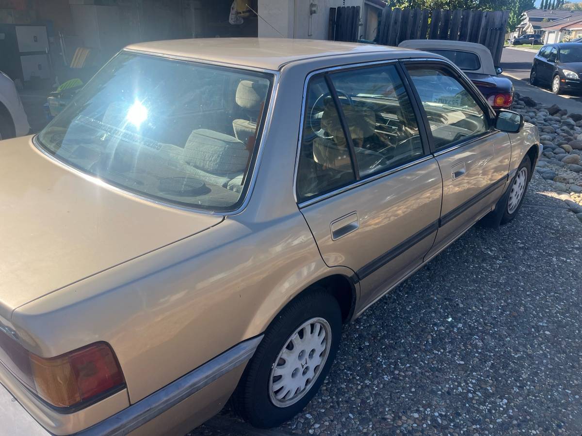 Honda-civic-lx-sedan-1989-1