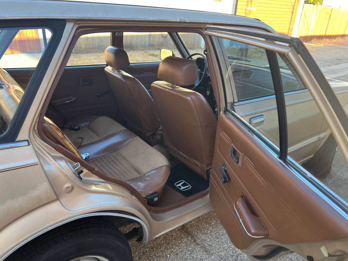 Honda-civic-wagon-1981-brown-12