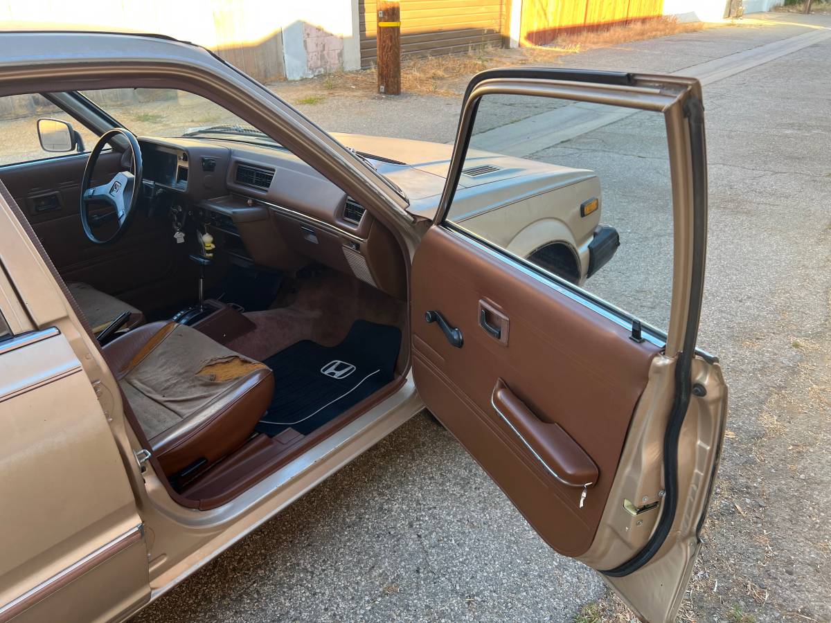 Honda-civic-wagon-1981-brown-14
